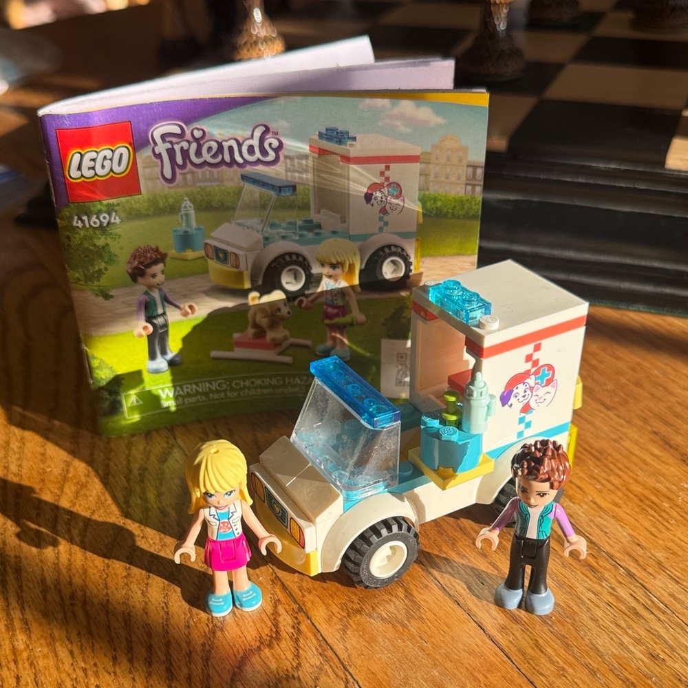 LEGO Friends Veterinarian Van Set - Blue and Tan